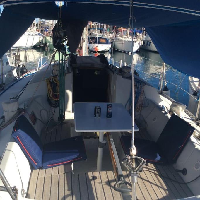 Nuitee A Bord De Danilou Un Voilier De 9.50M Sète Exterior foto