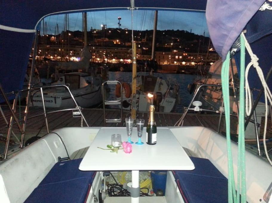Nuitee A Bord De Danilou Un Voilier De 9.50M Sète Exterior foto